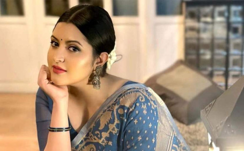 ভালোবাসা দিবসে পরী মনির ‘বুকিং’ 