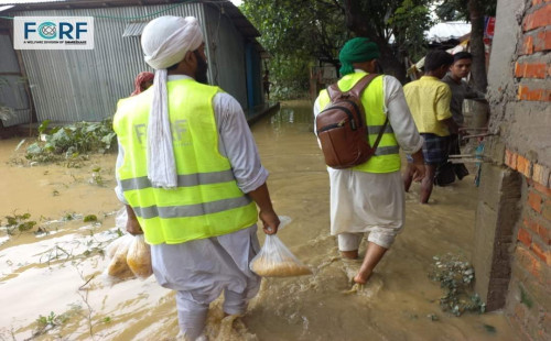 বন্যা কবলিত দুঃস্থ মানুষের সাহায্যার্থে এগিয়ে আসুন। দাওয়াতে ইসলামীর মানবকল্যাণ বিভাগ FGRF-কে সঙ্গ দিন।