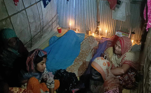 কক্সবাজারে পাহাড় ধসে দুই পরিবারের ৬ জনের মৃত্যু 