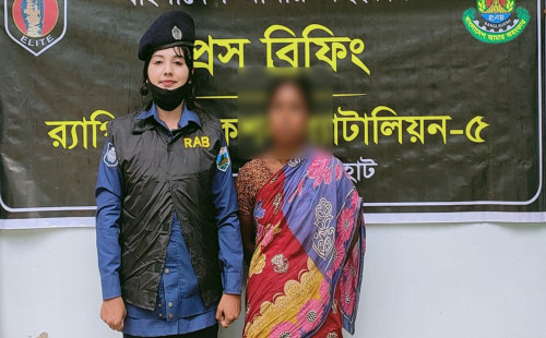 নিজের শরীলে মাদকের কারবার, নেতৃত্বে নারী! 