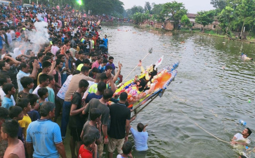 দশমী ও প্রতিমা বিসর্জনের মধ্যদিয়ে আজ রোববার শেষ হয়েছে। 