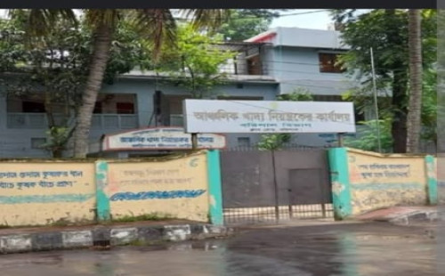 ঢাকা জেলার ও এম এস এর চাউল ও আটা বিক্রিতে অনিয়ম ও অব্যবস্থাপনা থাকলেও, দেখার কেউ নেই। 