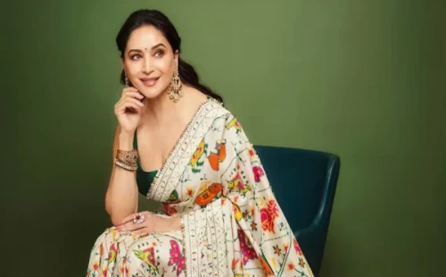 নায়িকা মাধুরী দীক্ষত আগামী ১ নভেম্বর মুক্তি পাবে আনিস বাজমির ‘ভুল ভুলাইয়া ৩। 