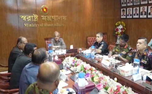 চাঁদাবাজি বেড়ে গেছে এটাকে কঠোর হাতে দমন করা হবে   স্বরাষ্ট্র উপদেষ্টা। 