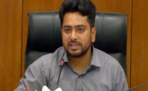 জুলাই শহিদ পরিবারকে দেওয়া চাকরি কোটা হিসেবে যুক্ত হবে না: উপদেষ্টা নাহিদ 
