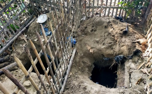 কবর জিয়ারত করতে এসে দেখেন  দাদি ও চাচাতো ভাইয়ের কবর খোঁড়া 