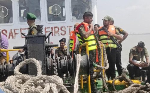 নদী ও সমুদ্রে জাহাজের মধ্যে ভাসমান গুদামে অবৈধভাবে মজুদ করার বিরুদ্ধে যৌথ সাঁড়াশি অভিযান 