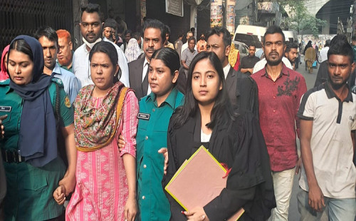 রাজধানীর ধানমন্ডি ২৭ নম্বর এলাকায় মিছিল থেকে গ্রেফতার যুব মহিলা লীগের তিন নেতা 