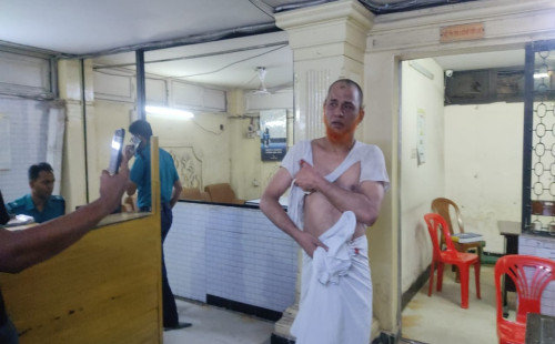 কদমতলীতে চাঁদার দাবিতে বিএনপি নেতাকে উলঙ্গ করে হামলা 