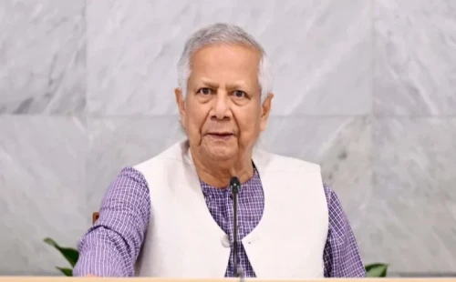তিন বাহিনীর প্রধানকে নিয়ে উচ্চপর্যায়ের বৈঠক করলেন প্রধান উপদেষ্টা 