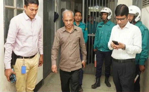 রাজধানীর ঢাকার চার থানা পরিদর্শন করেছেন স্বরাষ্ট্র উপদেষ্টা 