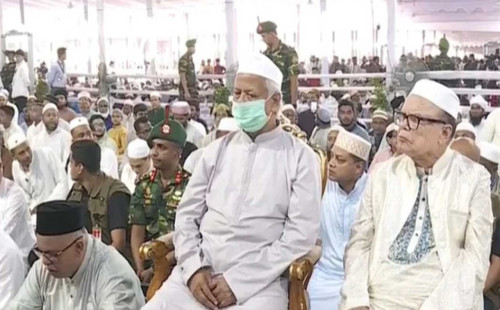 জাতীয় ঈদগাহে ঈদের নামাজ আদায় করলেন প্রধান উপদেষ্টা 