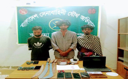কালিয়ায় যৌথ অভিযানে মাদক ও অনলাইন প্রতারণা চক্রের ৩ সদস্য গ্রেপ্তা 