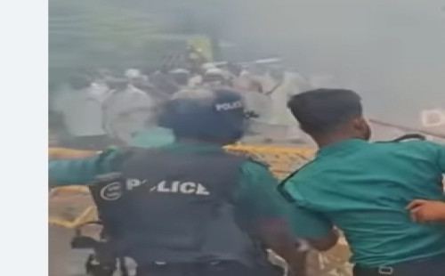 রাজধানীর প্রেস ক্লাব এলাকায় পলিশের সাউন্ড গ্রেনেড  ও লাঠিচার্জ
