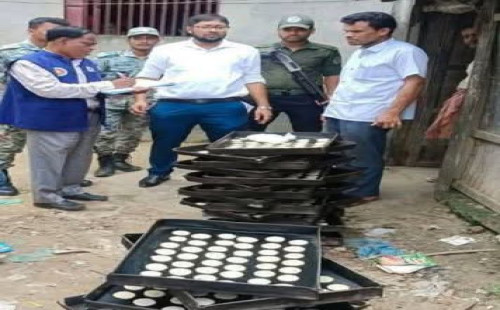 বান্দরবানে অস্বাস্থ্যকর খাবার উৎপাদন ও ওজনে কম দেওয়ায় জরিমানা। 