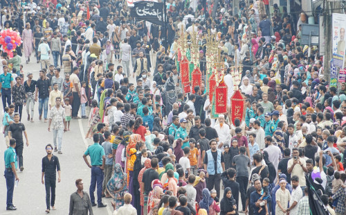 কঠোর নিরাপত্তা ব্যবস্থায় পবিত্র আশুরা উপলক্ষ্যে ঢাকায় শিয়া সম্প্রদায়ের তাজিয়া মিছিল সুষ্ঠুভাবে অনুষ্ঠিত 