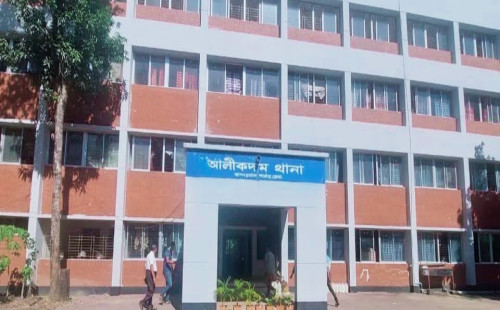 মোবাইলে চার্জ দিতে গিয়ে বিদ্যুৎ স্পৃষ্টে গৃহ বধূর মৃত্যু 