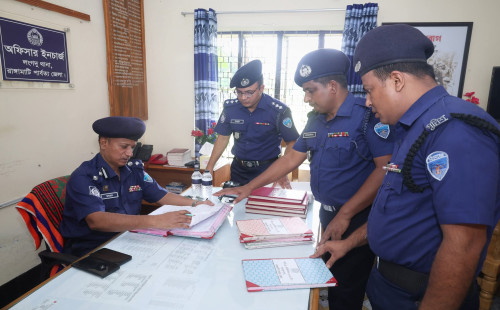 আইনশৃঙ্খলা পরিস্থিতি ও প্রশাসনিক কার্যক্রমে গতি আনতে রাঙ্গামাটির  পুলিশ সুপারের লংগদু ও বাঘাইছড়ি সার্কেল অফিস পরিদর্শন 