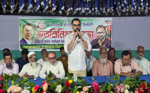 বস্তিবাসীর জন্য ‘ফ্যামিলি কার্ড’ ও স্থায়ী পুনর্বাসনের আশ্বাস আমিনুল হকের 