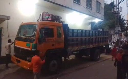 আশুলিয়ায় অ/স্ত্রের মুখে জি/ম্মি করে ট্রাকভর্তি ৩০টি গরু ডাকাতির ঘটনা ঘটেছে 