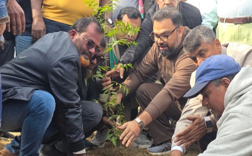 *সংবর্ধনাস্থলের ক্ষত পুষিয়ে বৃক্ষরোপণ, নেতৃত্বে আমিনুল হক 