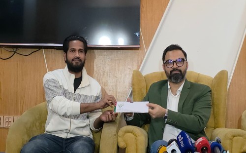 বিশ্বকাপজয়ী পেসার শাহীন আলমের দুঃসময়ে পাশে দাঁড়ালেন তারেক রহমান 