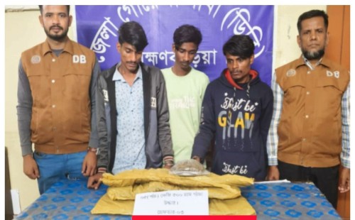 ব্রাহ্মণবাড়িয়ায় ডিবি পুলিশের অভিযানে সাড়ে ৫ কেজি গাঁজাসহ আটক ৩ জন 