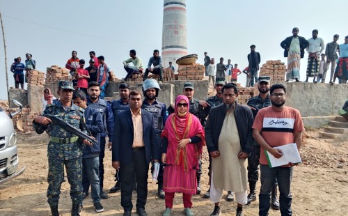 মেহেরপুরে পরিবেশ অধিদপ্তরের অভিযানে অবৈধ ইটের ভাটা ভাঙচুর  ও  জরিমানা আদায় 