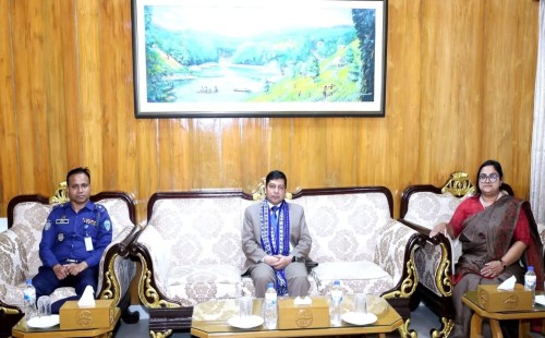 রাঙামাটিতে চট্টগ্রাম বিভাগীয় কমিশনারকে গার্ড অব অনার ও উষ্ণ অভ্যর্থনা 