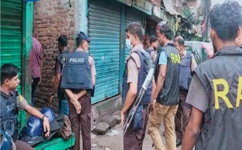 ​জেনেভা ক্যাম্পে ডগ স্কোয়াড নিয়ে র‍্যাব-পুলিশ-ডিএনসির যৌথ অভিযান, আটক ১৬.. 