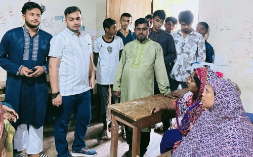 রাঙামাটিতে আশ্রয়কেন্দ্র পরিদর্শন ও দুর্গতদের পাশে জেলা পরিষদ সদস্য হাবীব আজম 
