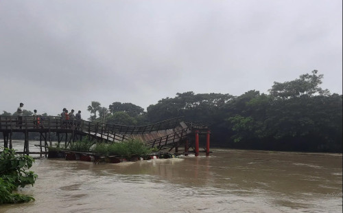 কুমিল্লায় প্রবল স্রোতে ভেঙে গেছে সেতু, ভোগান্তিতে ৪৩ গ্রামের মানুষ 