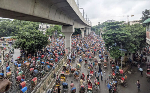 ৭২ ঘণ্টার আলটিমেটাম দিয়ে শাহবাগ ছাড়লেন রিকশাচালকরা 