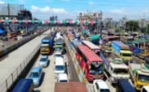 ছুটির দিনেও ঢাকা-চট্টগ্রাম মহাসড়কে তীব্র যানজট 