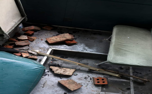 ঢাকা কলেজের বাস ভাঙল আইডিয়ালের ছাত্ররা, সায়েন্সল্যাবে উত্তেজনা 