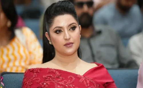 পরী মণি ভালো লাগে শুদু  কি রঙ্গিলা। 