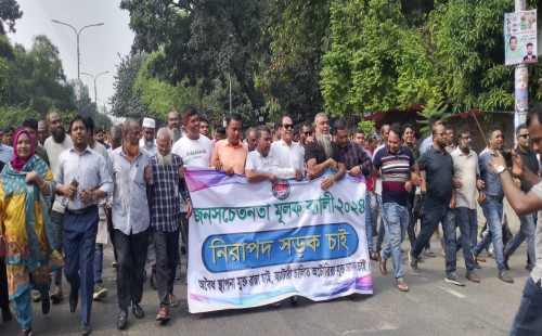 নিরাপদ সড়ক চাই ব্যানারে মিরপুরে র‍্যালি অনুষ্ঠিত। 