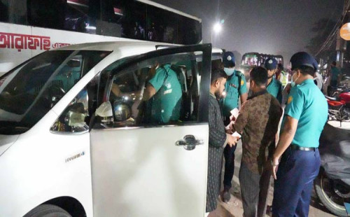 রাজধানী ঢাকায় ঢাকা মহানগর (ডিএমপি) পুলিশের নিরাপত্তামূলক বিশেষ চেকপোস্ট কার্যক্রম শুরু হয়েছে। 