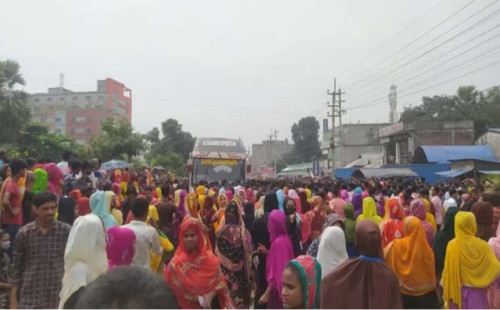 শ্রমিকদের ঢাকা-ময়মনসিংহ মহাসড়ক অবরোধ 