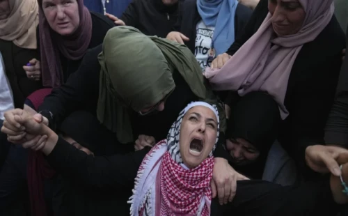 গাজা ভূখণ্ডে চলমান ইসরায়েলি বর্বর হামলায় আরও ৪৩ ফিলিস্তিনি নিহত হয়েছেন। 