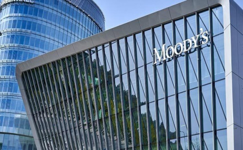 অর্থনীতির পূর্বাভাসে পরিবর্তন এনে ‘স্থিতিশীল’ থেকে ‘ঋণাত্মক’ বা ‘নেতিবাচক’ করেছে বাংলাদেশের। 