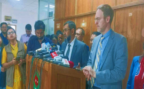 নির্বাচন কমিশন ডিসেম্বরে ভোট ধরেই সব ধরনের প্রস্তুতি নিচ্ছে। 