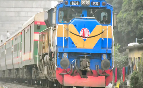 যমুনা রেল সেতু হয়ে প্রথমবারের মতো পাড়ি দিলো ট্রেন 