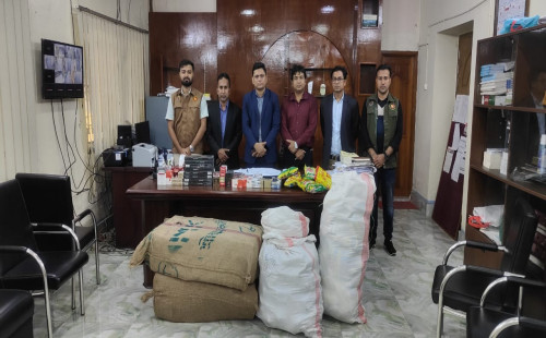 খুলনায় অবৈধ বিদেশি সিগারেট জব্দে কাস্টমস এর অভিযান 