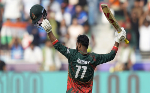 সেঞ্চুরি, লড়াইয়ের পুঁজি পেল বাংলাদেশ 