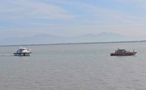 কক্সবাজারের টেকনাফে নাফ নদীর মাছ শিকারের সময় চারটি নৌকাসহ ১৯ বাংলাদেশি জেলেকে তুলে নিয়ে গেছে 
