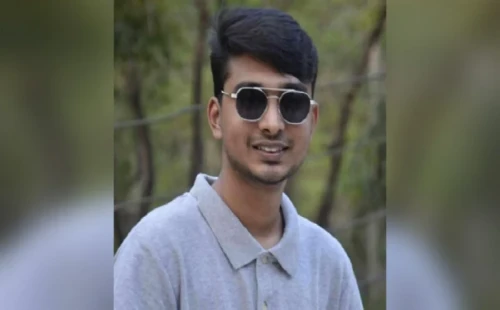 চাঁদাবাজির  কারণে গণতান্ত্রিক ছাত্র সংসদ নেতার পদ স্থগিত 