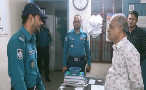 আকস্মিক কয়েকটি থানা পরিদর্শন করছেন অন্তর্বর্তী সরকারের স্বরাষ্ট্র 