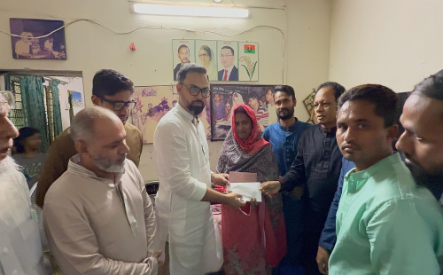 গুম-খুনের শিকার ও চব্বিশের শহীদ পরিবারকে ঈদ উপহার দিলেন বিএনপি নেতা আমিনুল হক 