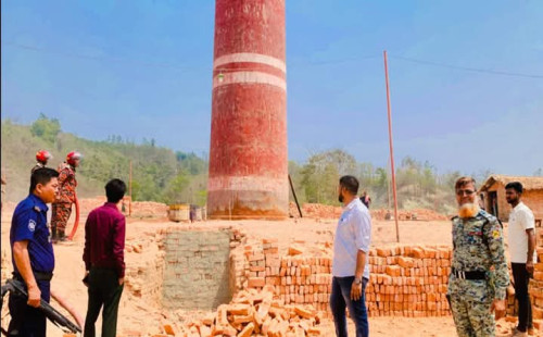 বান্দরবানের লামায় অবৈধ ২টি ইট ভাটায় অভিযান: প্রশাসনের জরিমানা আদায়। 